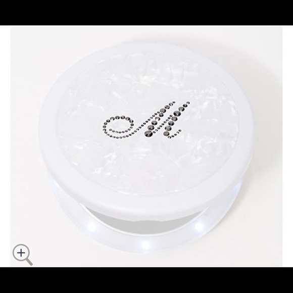 NWOB Magnification Mirror with Initial - Picture 4 of 8